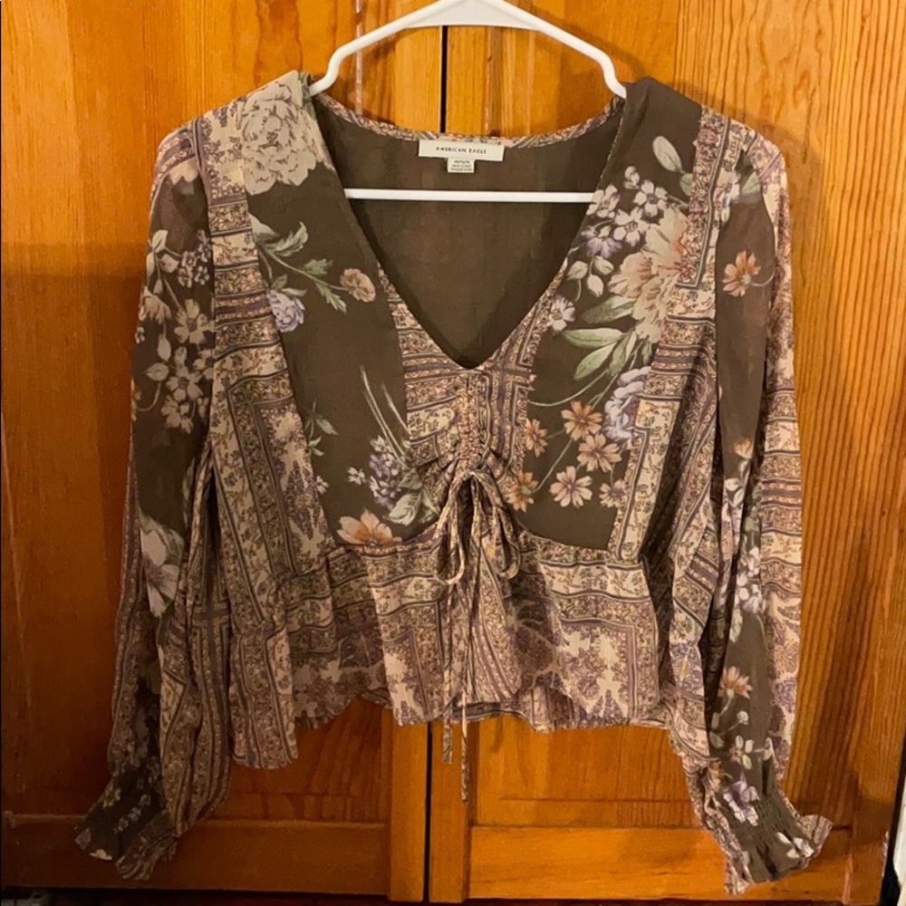 American Eagle sz M floral peplum crop top taupe